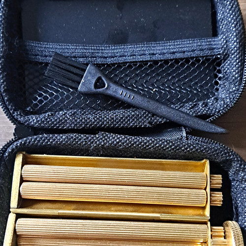 Gold colour metal - gold, tobacco